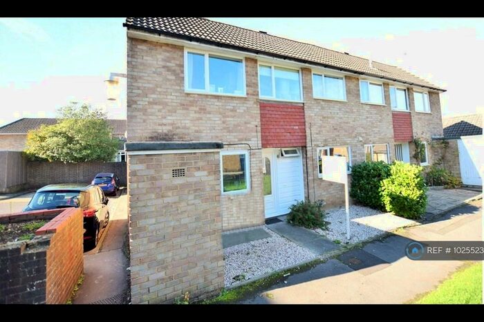 4 Bedroom Semi-Detached House To Rent In Swaledale, Bracknell, RG12