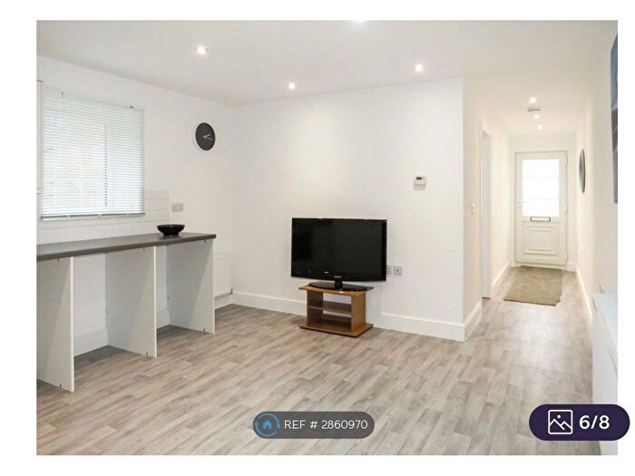 1 Bedroom End Terrace House To Rent In Market Place, Spalding, PE11