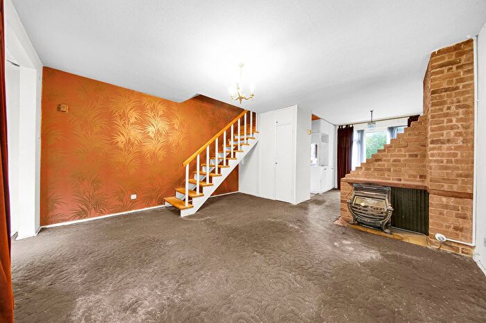 2 Bedroom Terraced House For Sale In Worcester Road, London, SW19