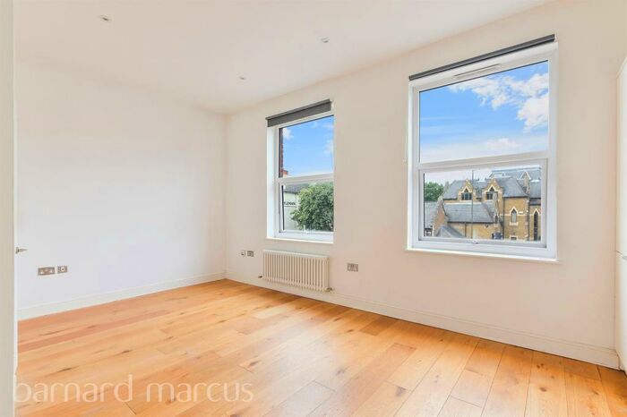 1 Bedroom Apartment To Rent In East Street, Epsom, KT17