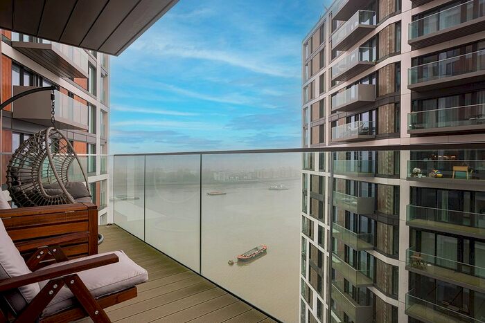 2 Bedroom Flat For Sale In Duke Of Wellington Avenue, Royal Arsenal, SE18