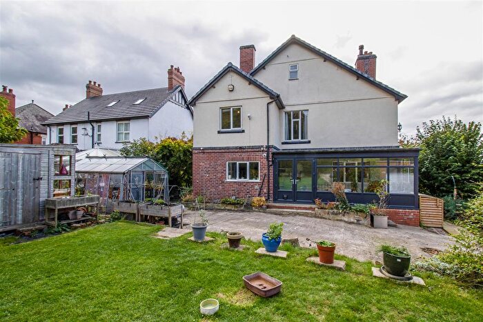 5 Bedroom Detached House For Sale In Ferrybridge Road, Castleford, WF10