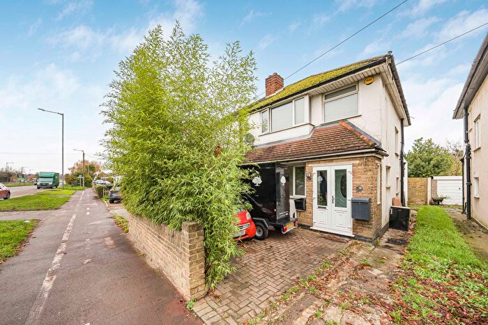 3 Bedroom Semi-Detached House For Sale In Oxford Gardens, Denham, Uxbridge, UB9
