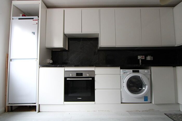 2 Bedroom Flat To Rent In Ellison Road, Streatham, SW16