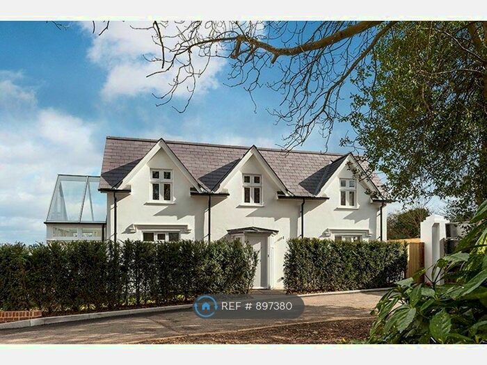 2 Bedroom Detached House To Rent In Rosary Manor, London, NW7