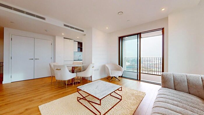 2 Bedroom Flat To Rent In One Thames Quay, Marsh Wall, Canary Wharf, E14