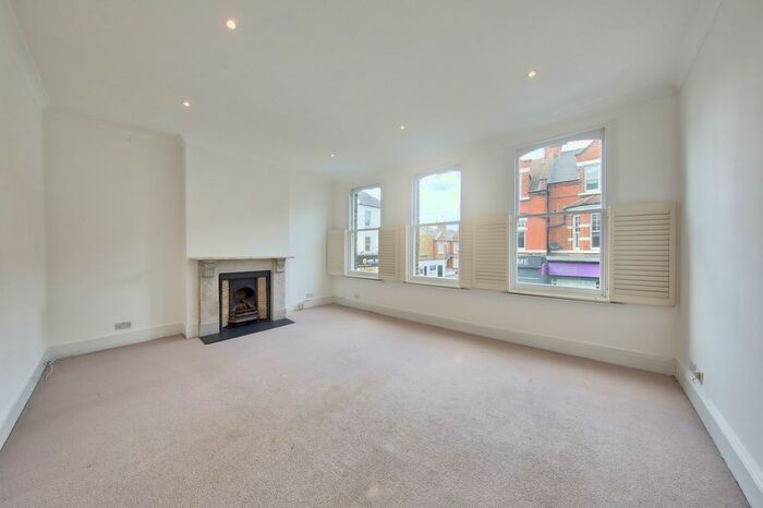 3 Bedroom Maisonette To Rent In New Kings Road, London, SW6