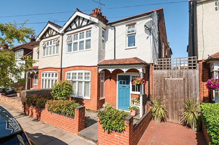 4 Bedroom Semi Detached House For Sale In Kingsbury Avenue, St. Albans, AL3