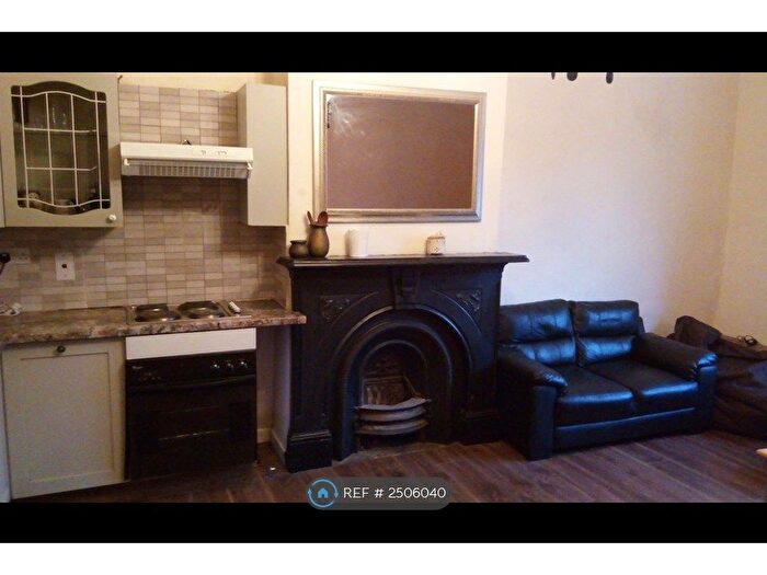 4 Bedroom Maisonette To Rent In Wilmslow Road, Manchester, M20