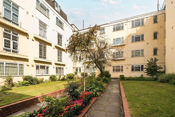 2 Bedroom Flat For Sale In Lansdowne Way, London, SW8