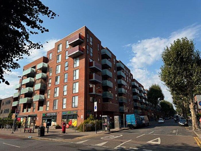 2 Bedroom Flat To Rent In Dovetail Place, Lawrence Road, N15
