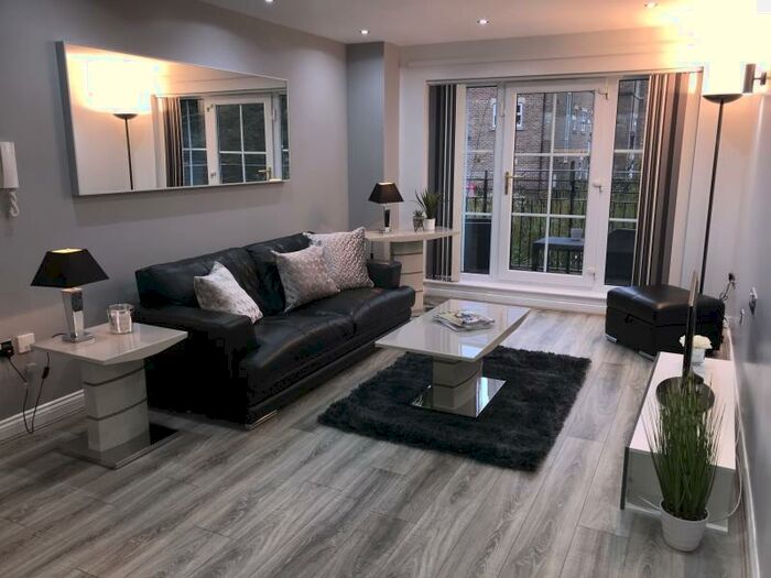 2 Bedroom Apartment To Rent In Carisbrooke Road, LS16