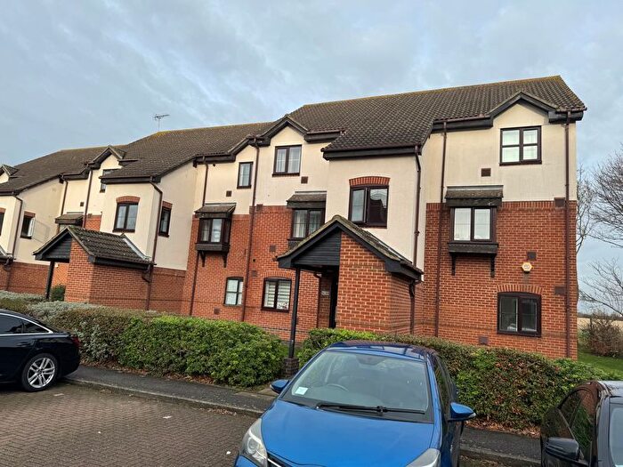 1 Bedroom Flat To Rent In Caroline Place, Harlington, Hayes, UB3