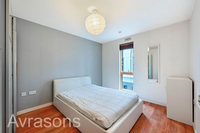 1 Bedroom Flat To Rent In Hardwicks Sqaure, Wandsworth, SW18