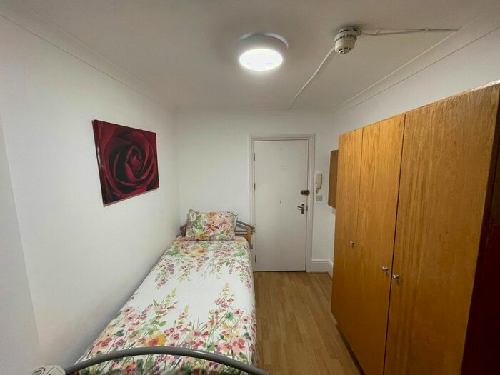Studio To Rent In Philbeach Gardens, Earls Court, SW5