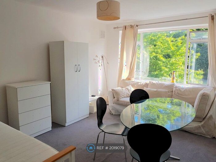 2 Bedroom Flat To Rent In Pamlion Court, London, N4