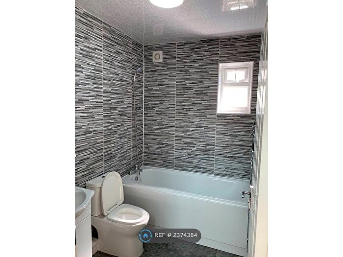 1 Bedroom Flat To Rent In Hibernia Gardens, Hounslow, TW3