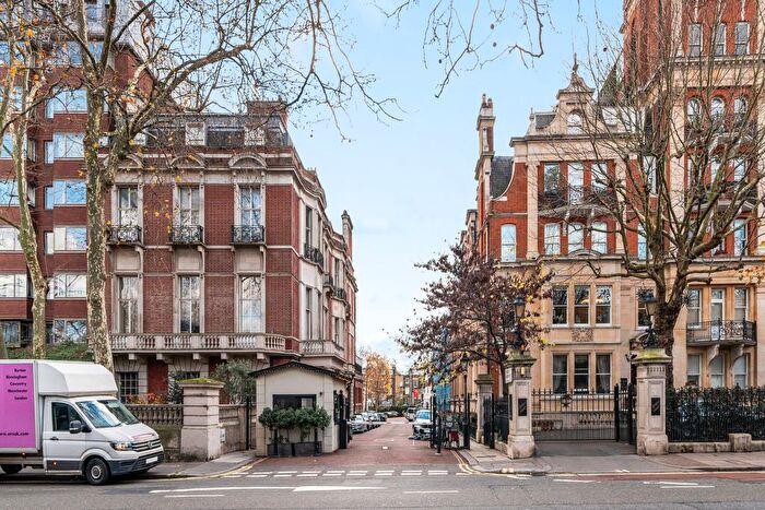 3 Bedroom Flat For Sale In Rutland Court, Knightsbridge, SW7
