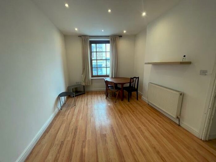 3 Bedroom Flat To Rent In Worrall Road, Bristol, BS8