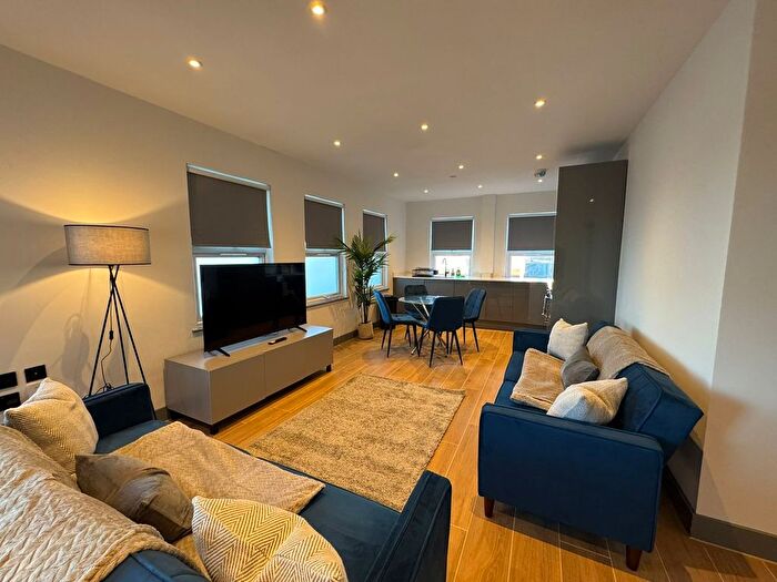 2 Bedroom Flat To Rent In Ballards Lane, Finchley, London, N12