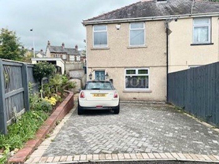 3 Bedroom Semi-Detached House To Rent In Dingle Road, Cwmfields, Pontypool, Monmouthshire., NP4