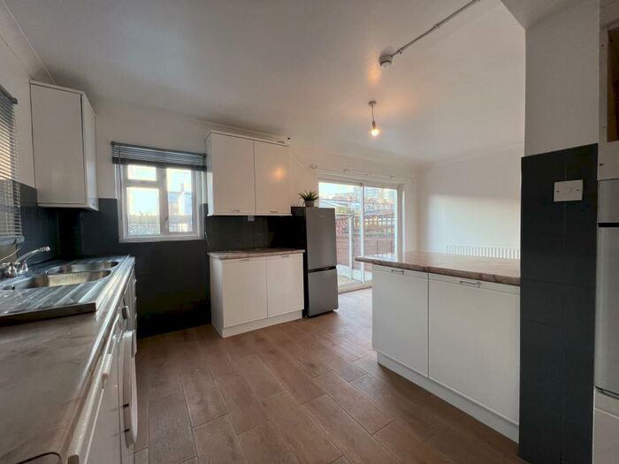 5 Bedroom House To Rent In Vivian Gardens, Wembley, HA9