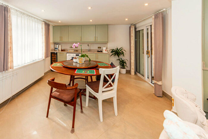 5 Bedroom Detached House To Rent In Hilmanton, Reading, RG6