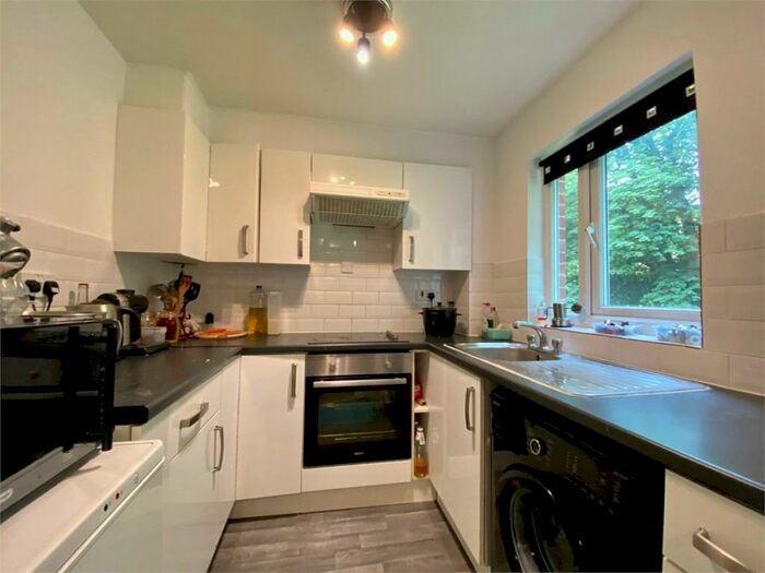 2 Bedroom Apartment To Rent In Tilebarn Close, Henley-on-Thames, RG9