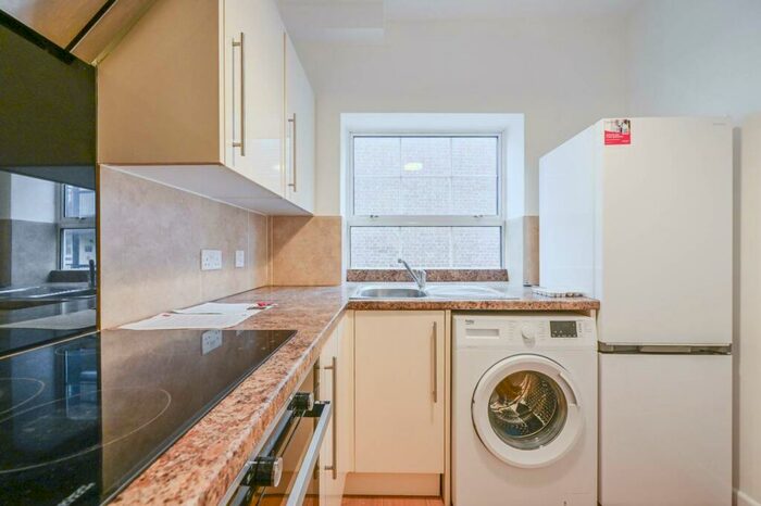 2 Bedroom Flat To Rent In Old Castle Street, Aldgate, London, E1