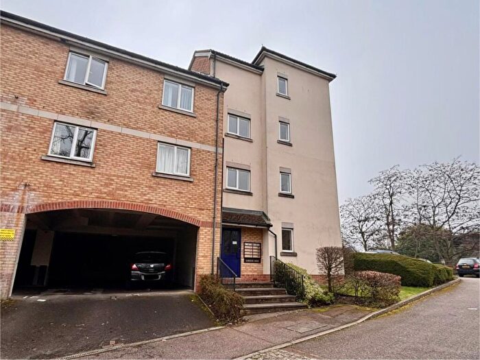 2 Bedroom Apartment To Rent In Knights Place, Redhill, RH1