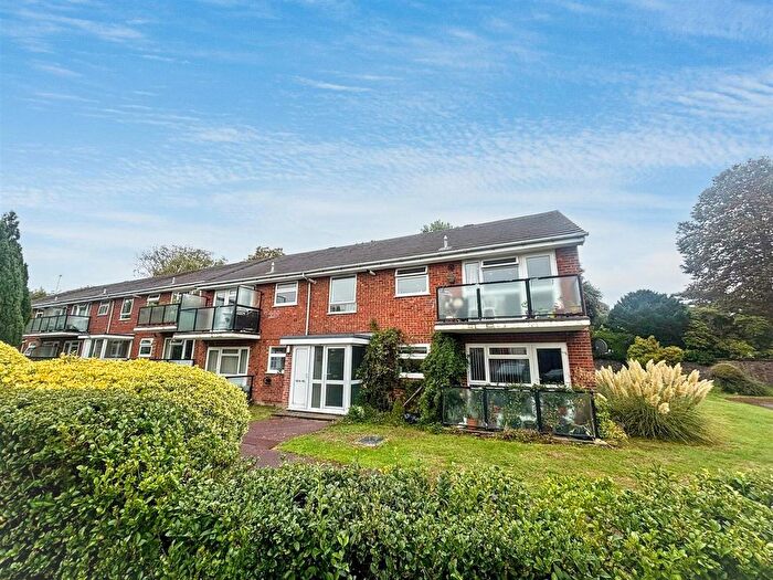 2 Bedroom Flat For Sale In Shortdean Place, Eastbourne, BN21