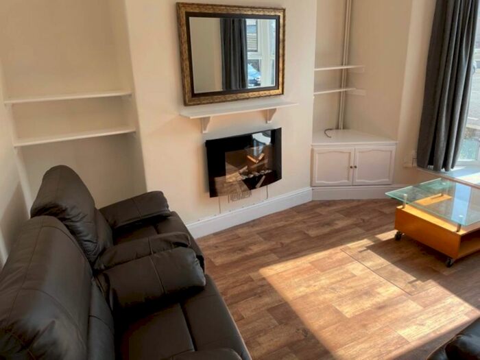 4 Bedroom Property To Rent In Rhyddings Terrace, Brynmill, Swansea, SA2