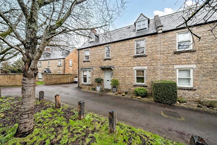 5 Bedroom Semi-Detached House For Sale In Tremes Close, Marshfield, Chippenham, SN14