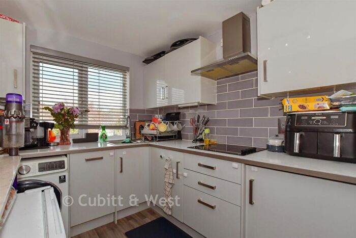 2 Bedroom Maisonette For Sale In Lismore Crescent, Crawley, West Sussex, RH11