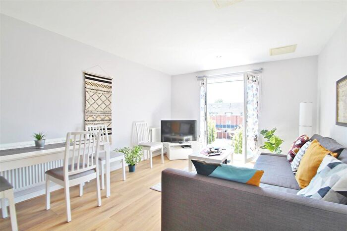 1 Bedroom Flat To Rent In Academy Place, Isleworth, TW7