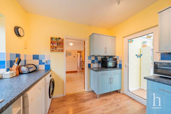 2 Bedroom Bungalow For Sale In Hawthorn Drive, West Kirby, CH48