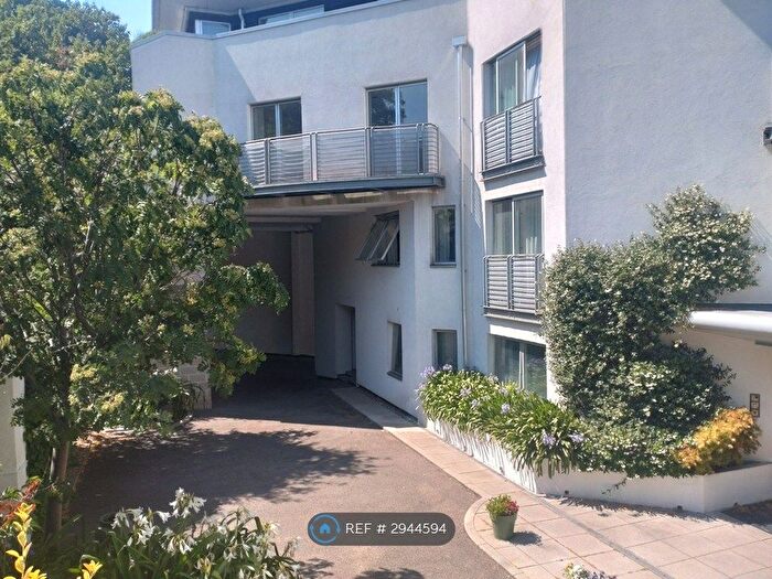 2 Bedroom Flat To Rent In Cityview, London, SE7
