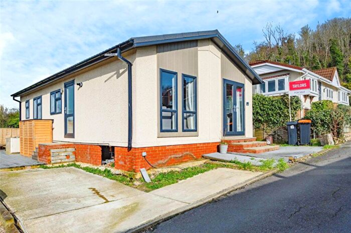 2 Bedroom Detached House For Sale In Brookfield Park, Castle Hill Road, Totternhoe, Dunstable, LU6