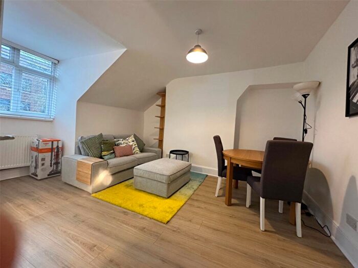 1 Bedroom Apartment To Rent In High Road, East Finchley, London, N2