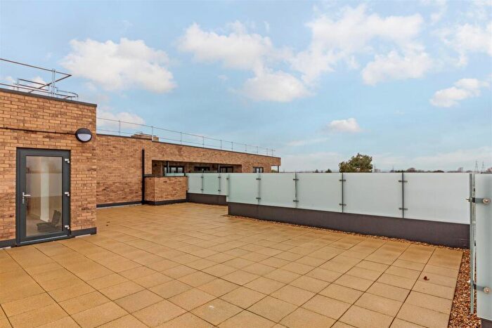 2 Bedroom Apartment To Rent In Chingford Mount Road, Chingford, E4
