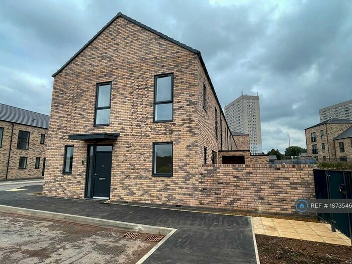 3 Bedroom End Of Terrace House To Rent In Bird Close, Birmingham, B12