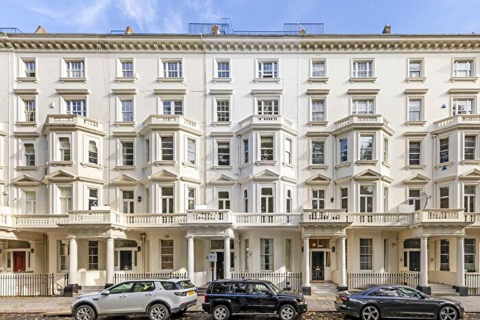 2 Bedroom Flat To Rent In St. Georges Square, London, SW1V