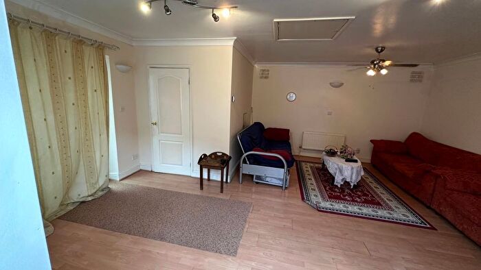 Studio To Rent In Northfield Road, Hounslow, TW5