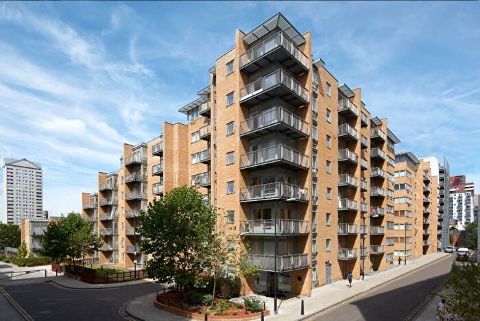 1 Bedroom Flat To Rent In Gainsborough House, Cassilis Road, South Quay, Canary Wharf, London, E14