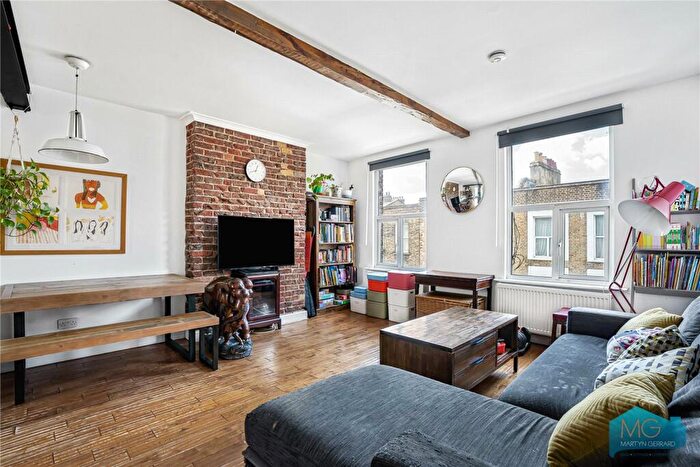 3 Bedroom Apartment For Sale In Highbury Park, London, N5