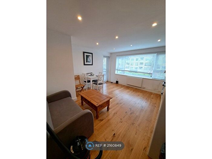 3 Bedroom Flat To Rent In Arundel Court, Bexleyheath, DA6