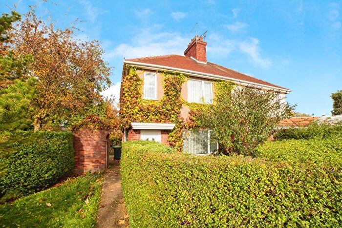 3 Bedroom Semi-detached House For Sale In The Crescent, Sutton-In-Ashfield, Nottinghamshire, NG17