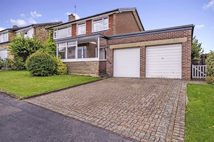 4 Bedroom Detached House For Sale In Kingsdene, Tadworth, KT20