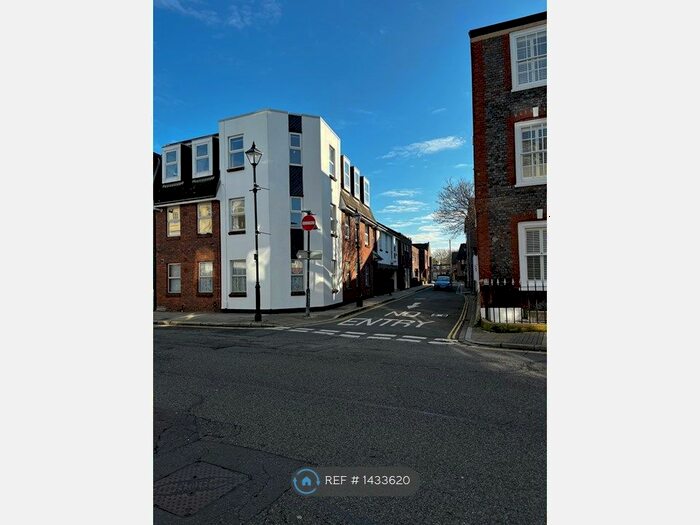 3 Bedroom Flat To Rent In High Street, Portsmouth, PO1