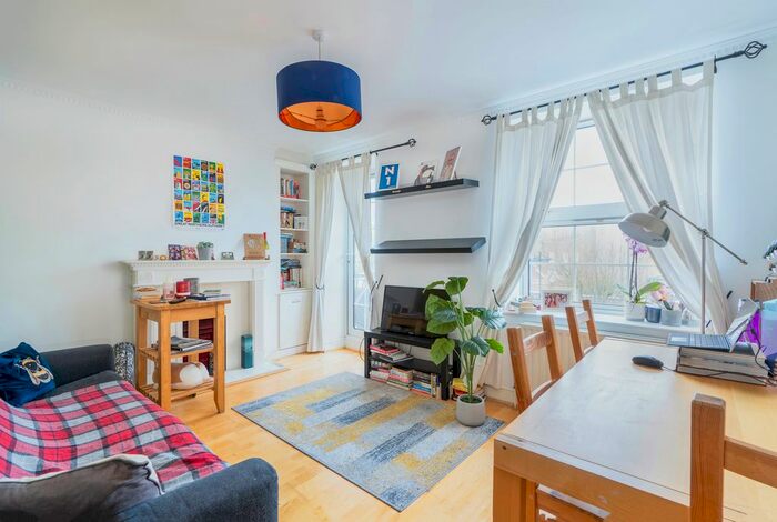 2 Bedroom Flat To Rent In Halton Road, Islington, London, N1